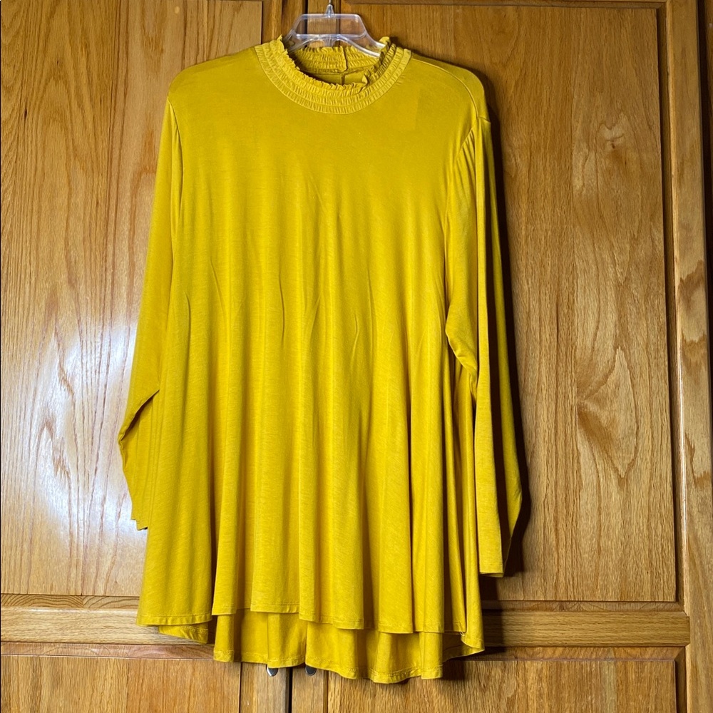 26/28 golden yellow ruffle turtleneck swing collection top NWT Lane Bryant plus